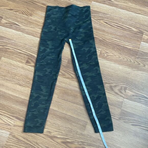 Spanx Look At Me Now Camo Green Leggings Size XL NWOT - Picture 13 of 13